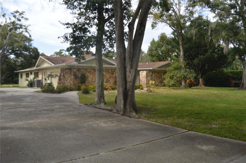 Photo of 2111 Paddock Circle, Dunedin, FL 34698 (MLS # TB8465905)