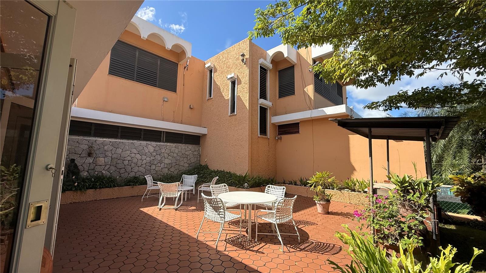VILLA CAPARRA - Residential