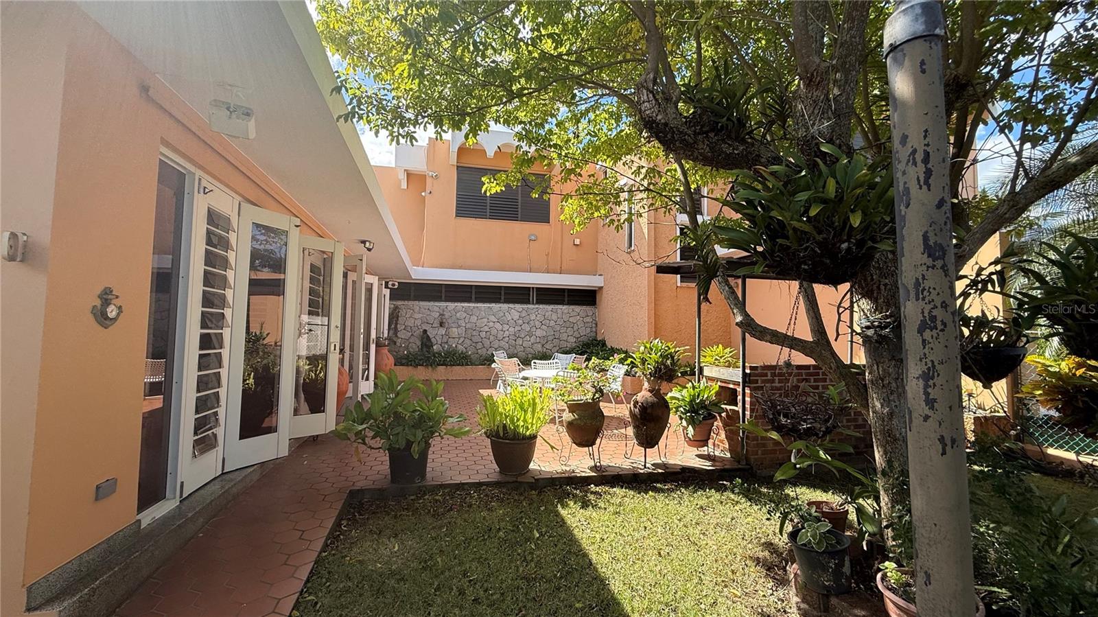 VILLA CAPARRA - Residential