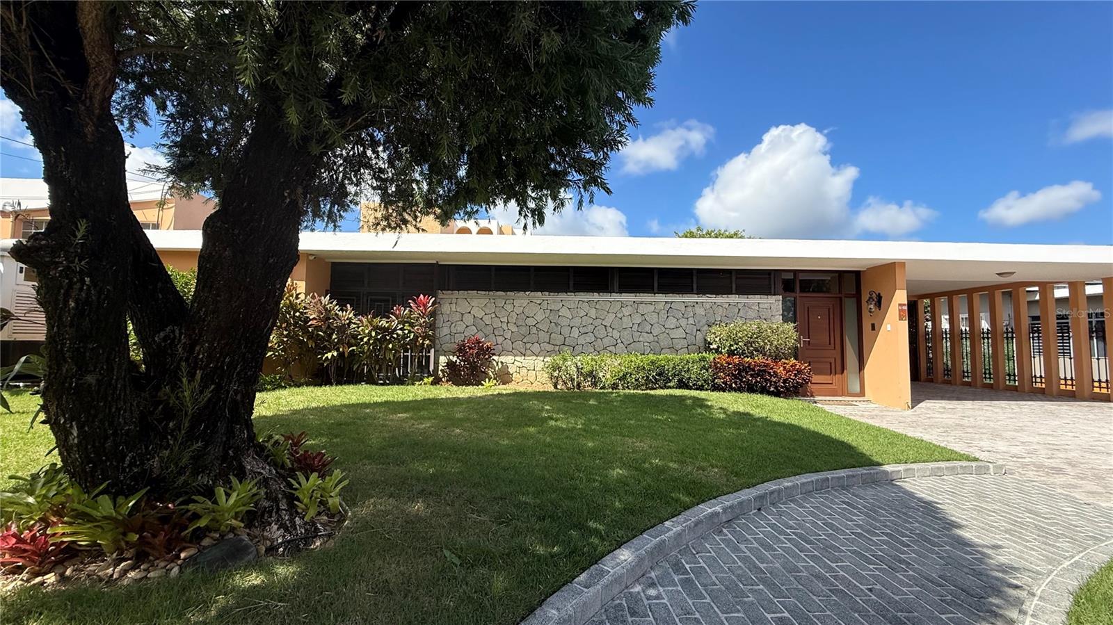 VILLA CAPARRA - Residential
