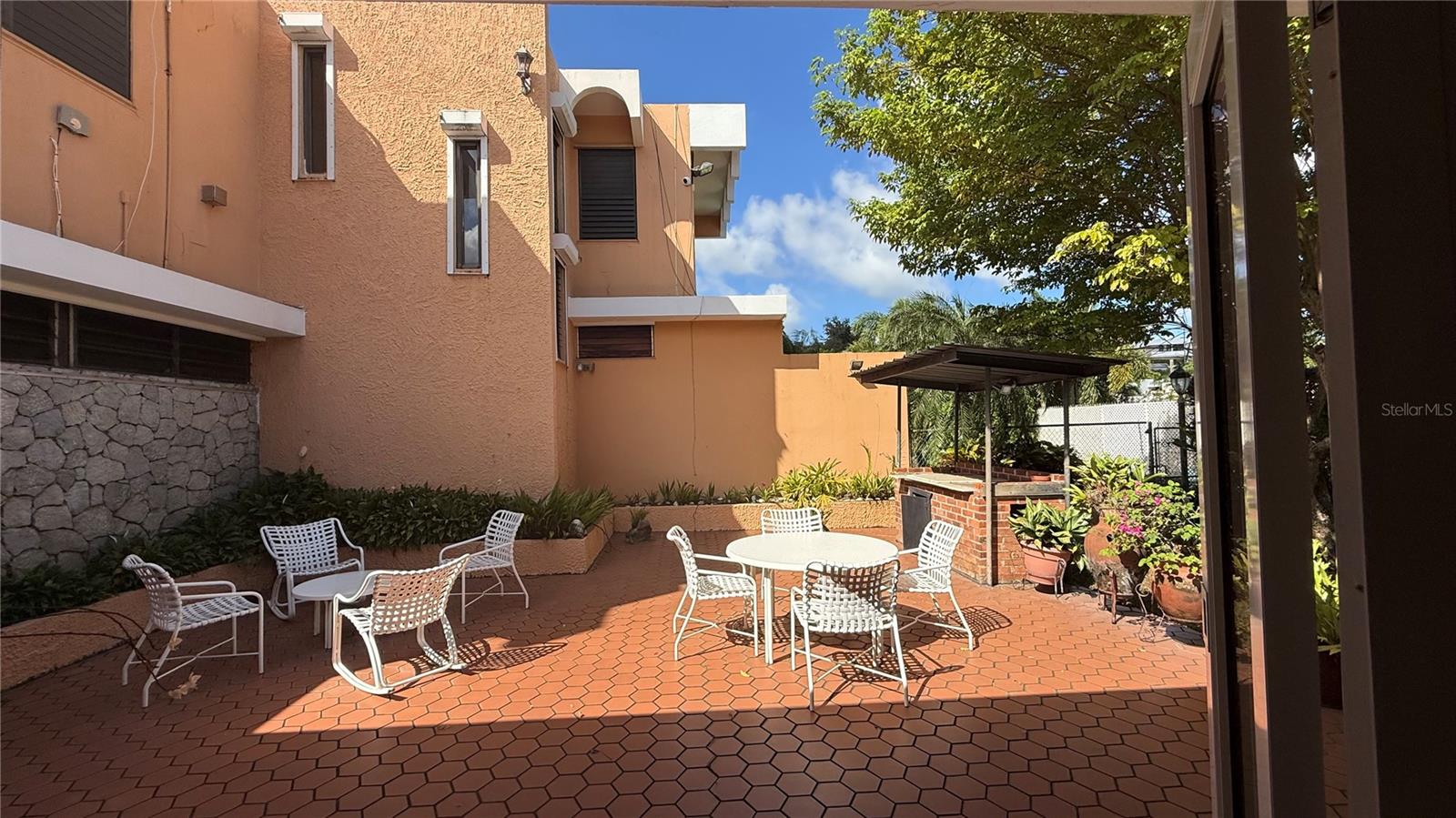 VILLA CAPARRA - Residential