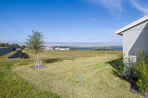 A home in LAKE ALFRED