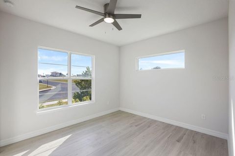 A home in LAKE ALFRED