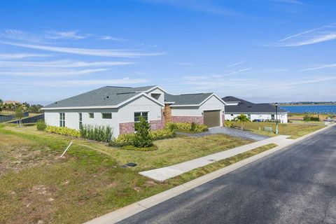 A home in LAKE ALFRED