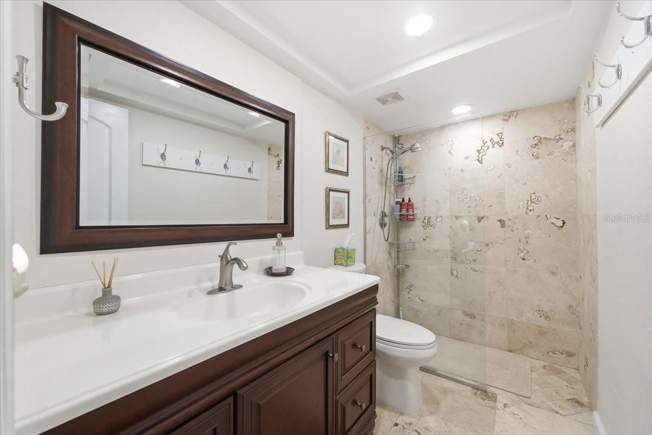 DOUGLAS ARMS - Residential