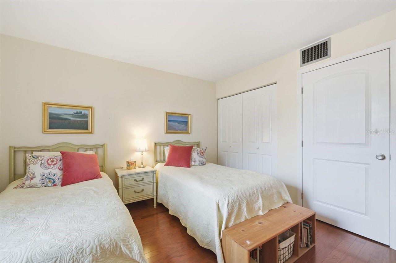 DOUGLAS ARMS - Residential