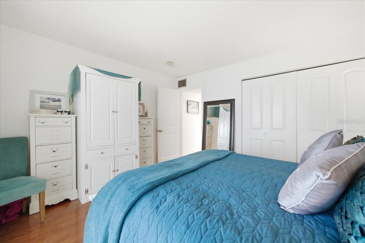 DOUGLAS ARMS - Residential