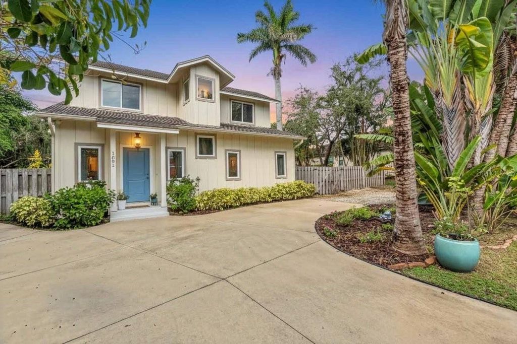 Photo of 1631 Worrington Street, Sarasota, FL 34231 (MLS # A4666922)