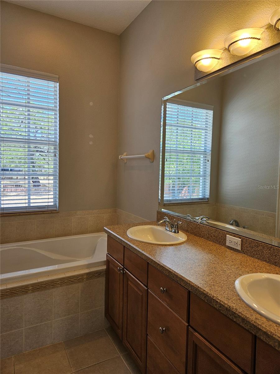 EDISON PARK - Residential Lease