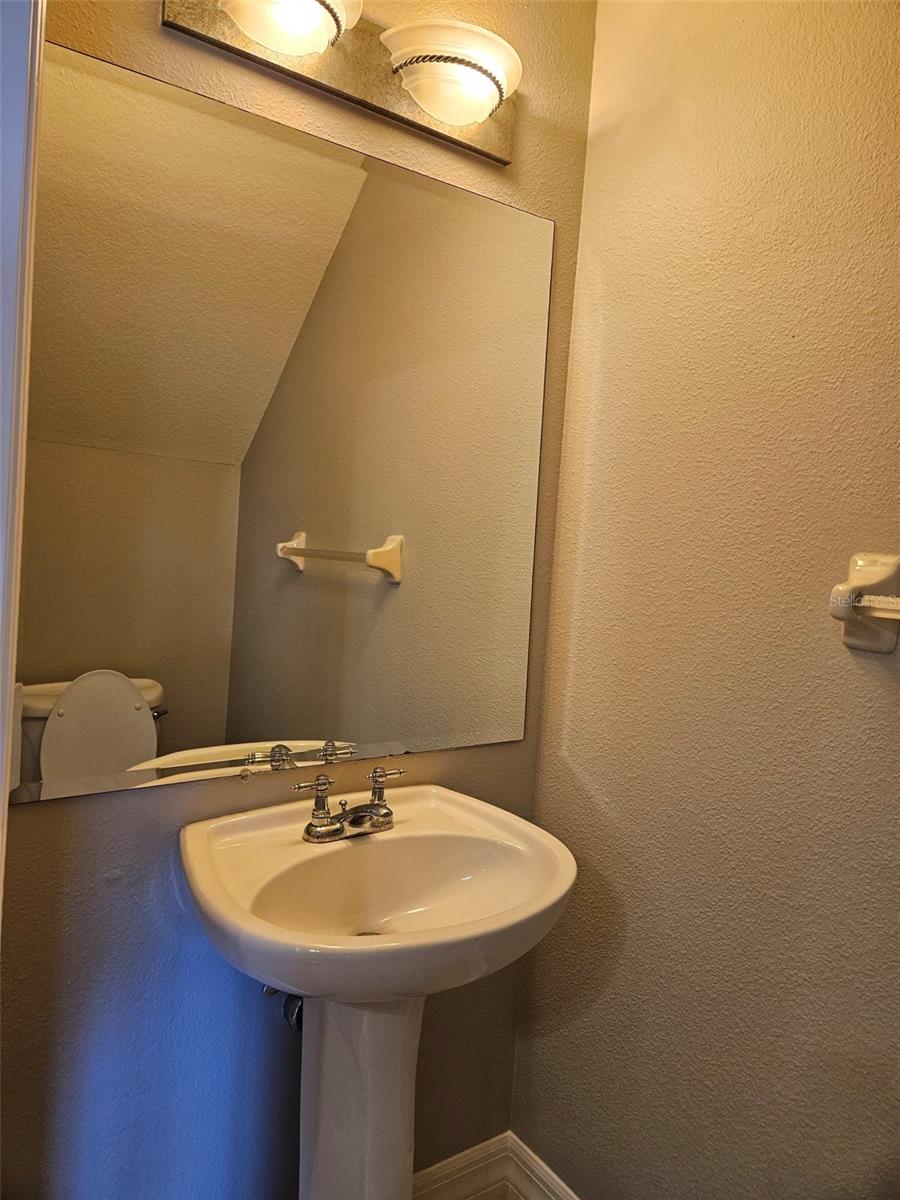 EDISON PARK - Residential Lease