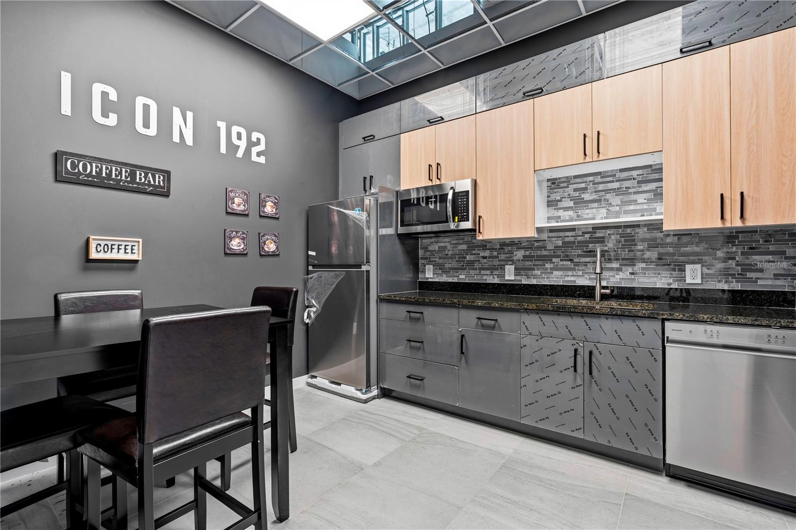 ACREAGE & UNREC - Commercial Sale