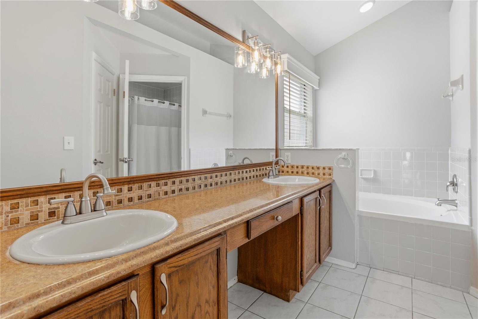 LAKEVIEW VILLAGE - Residential