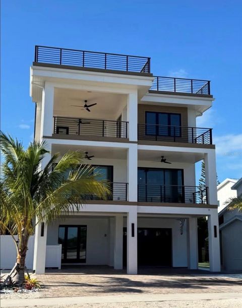 Photo of 671 Avenida Del Norte, Sarasota, FL 34242 (MLS # A4687911)
