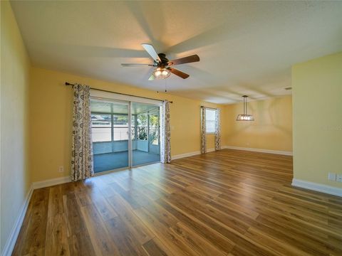 A home in SOUTH DAYTONA