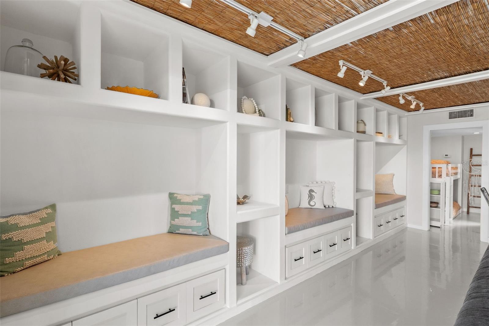 DUNEDIN CAUSEWAY CENTER - Residential