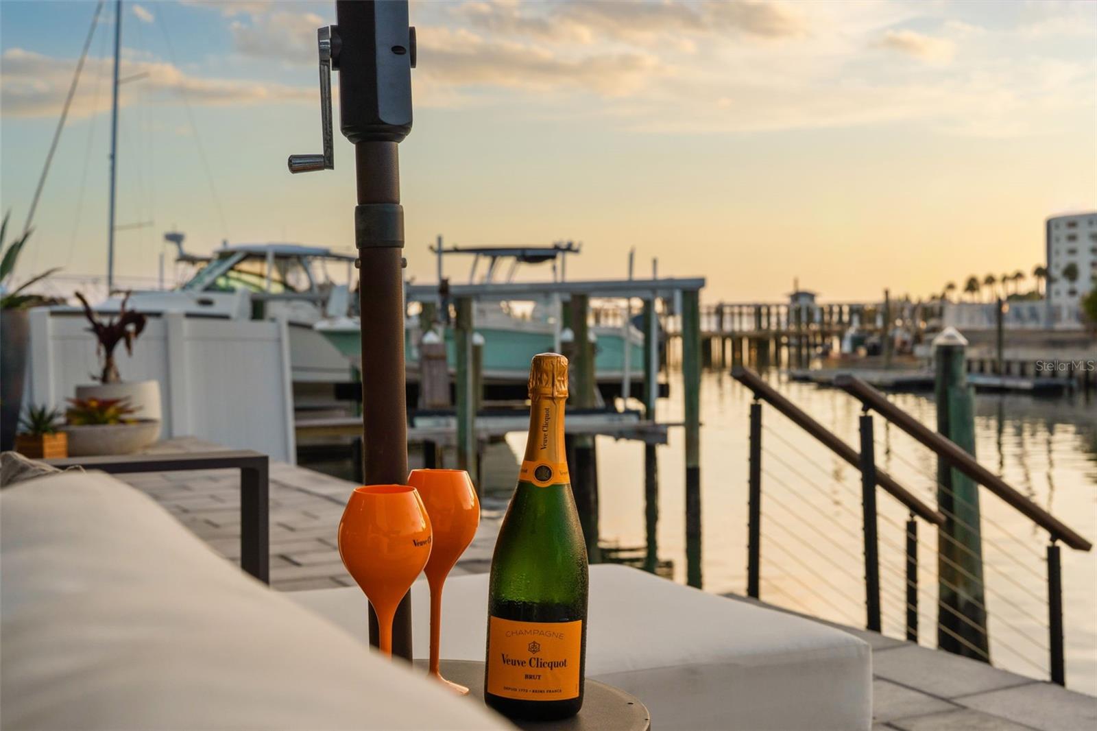 DUNEDIN CAUSEWAY CENTER - Residential