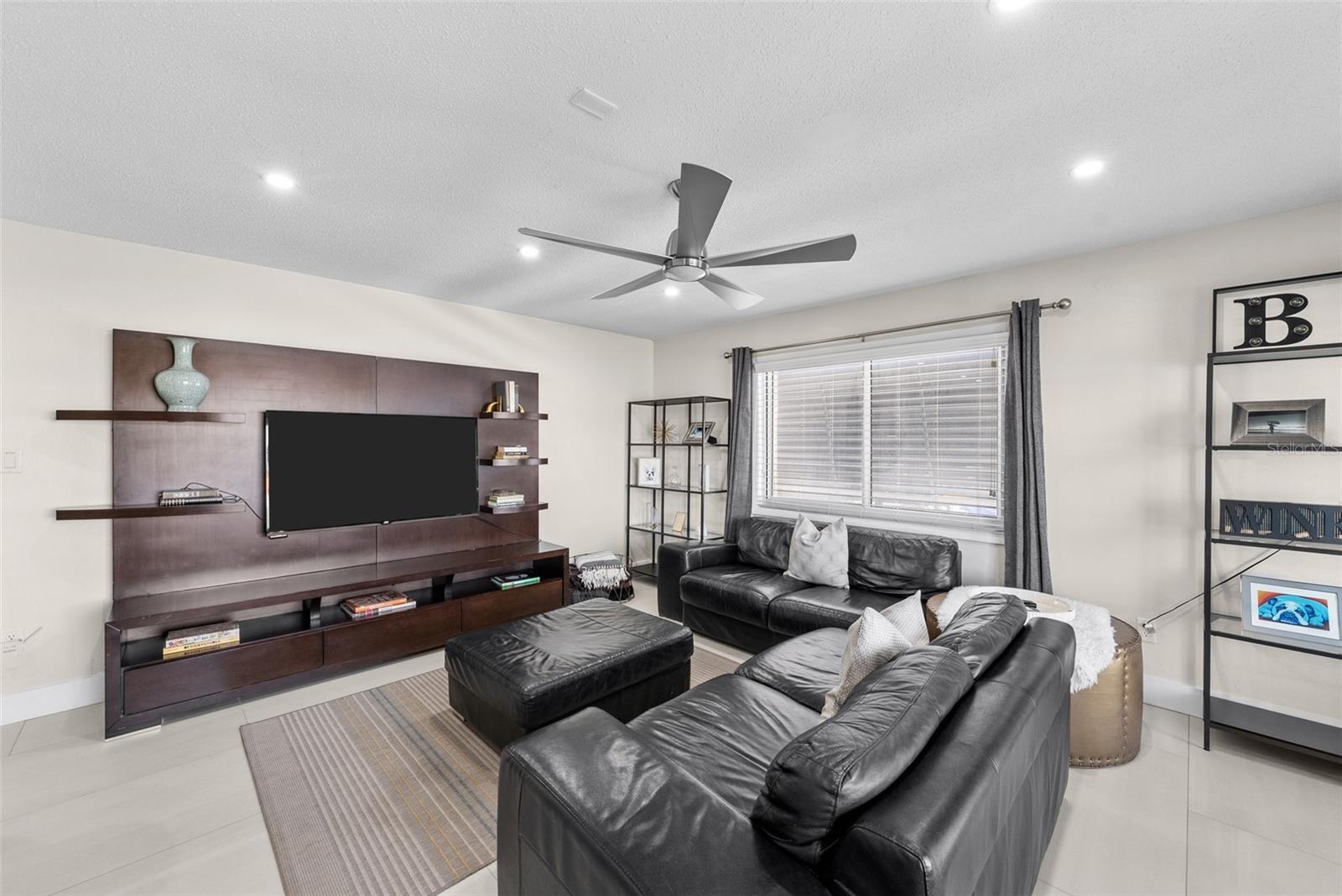 DUNEDIN CAUSEWAY CENTER - Residential