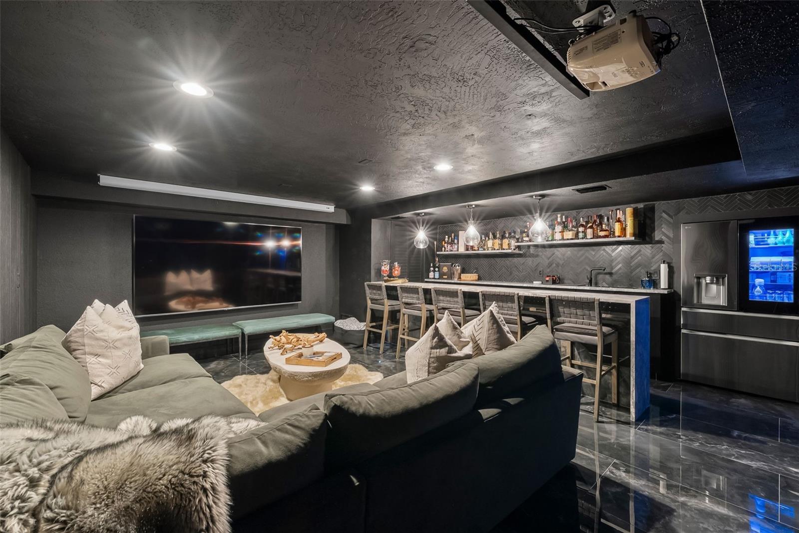 DUNEDIN CAUSEWAY CENTER - Residential