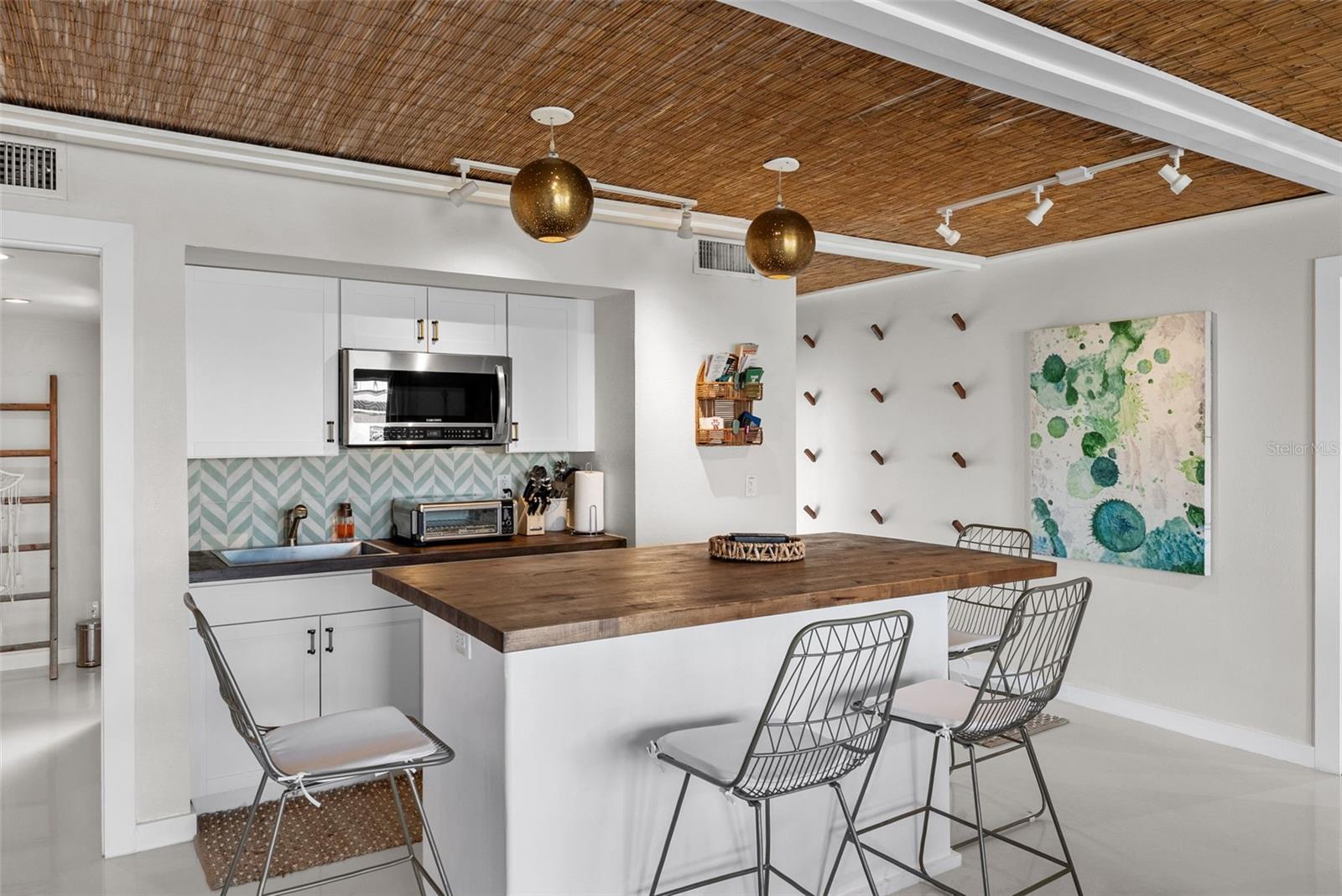 DUNEDIN CAUSEWAY CENTER - Residential