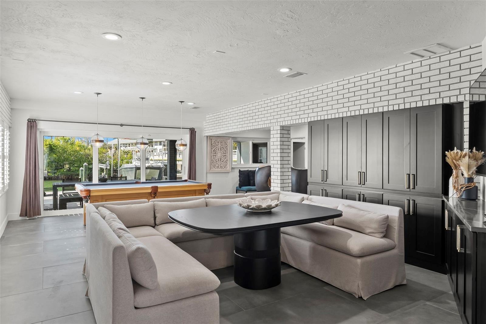 DUNEDIN CAUSEWAY CENTER - Residential