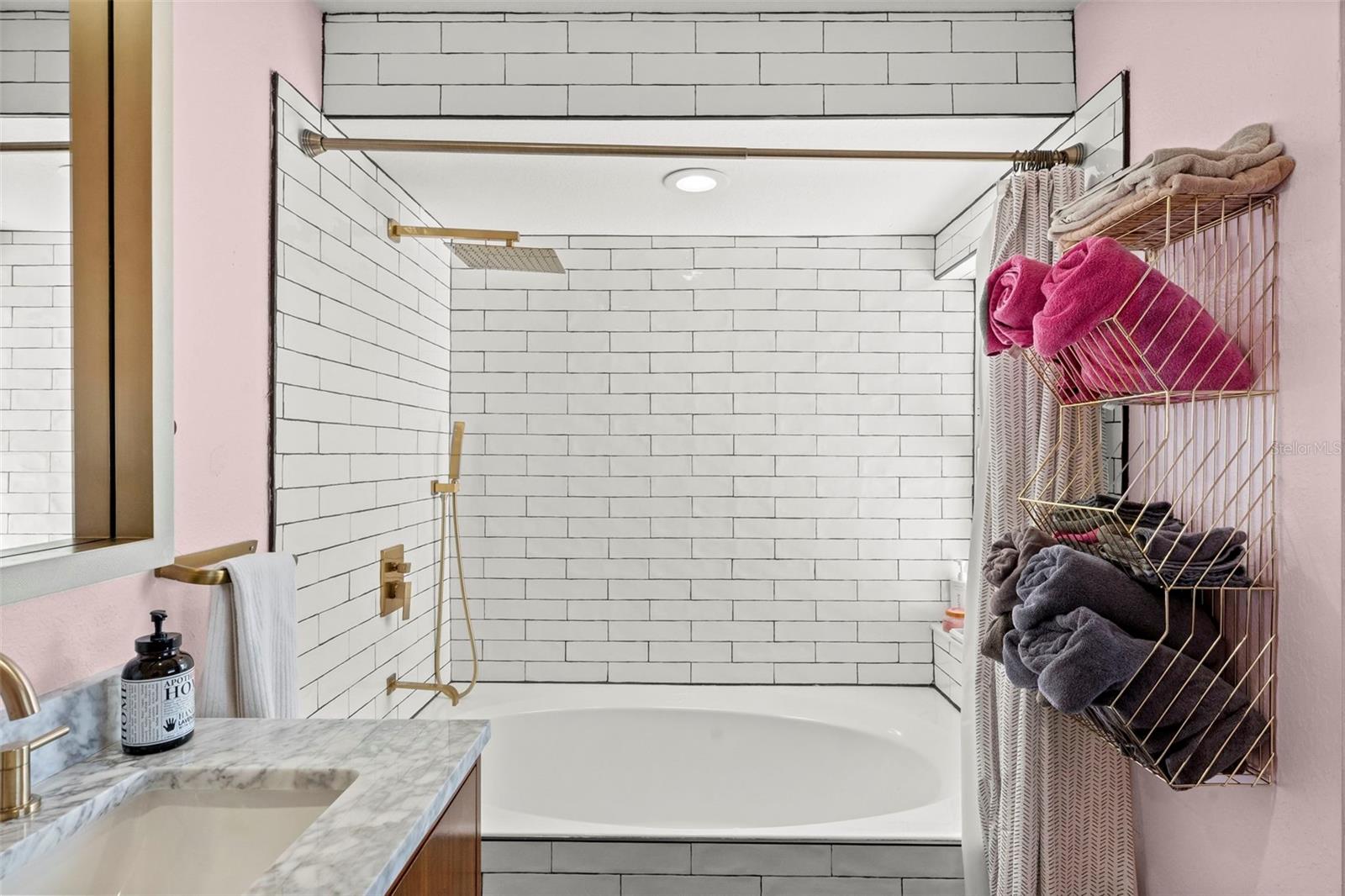 DUNEDIN CAUSEWAY CENTER - Residential