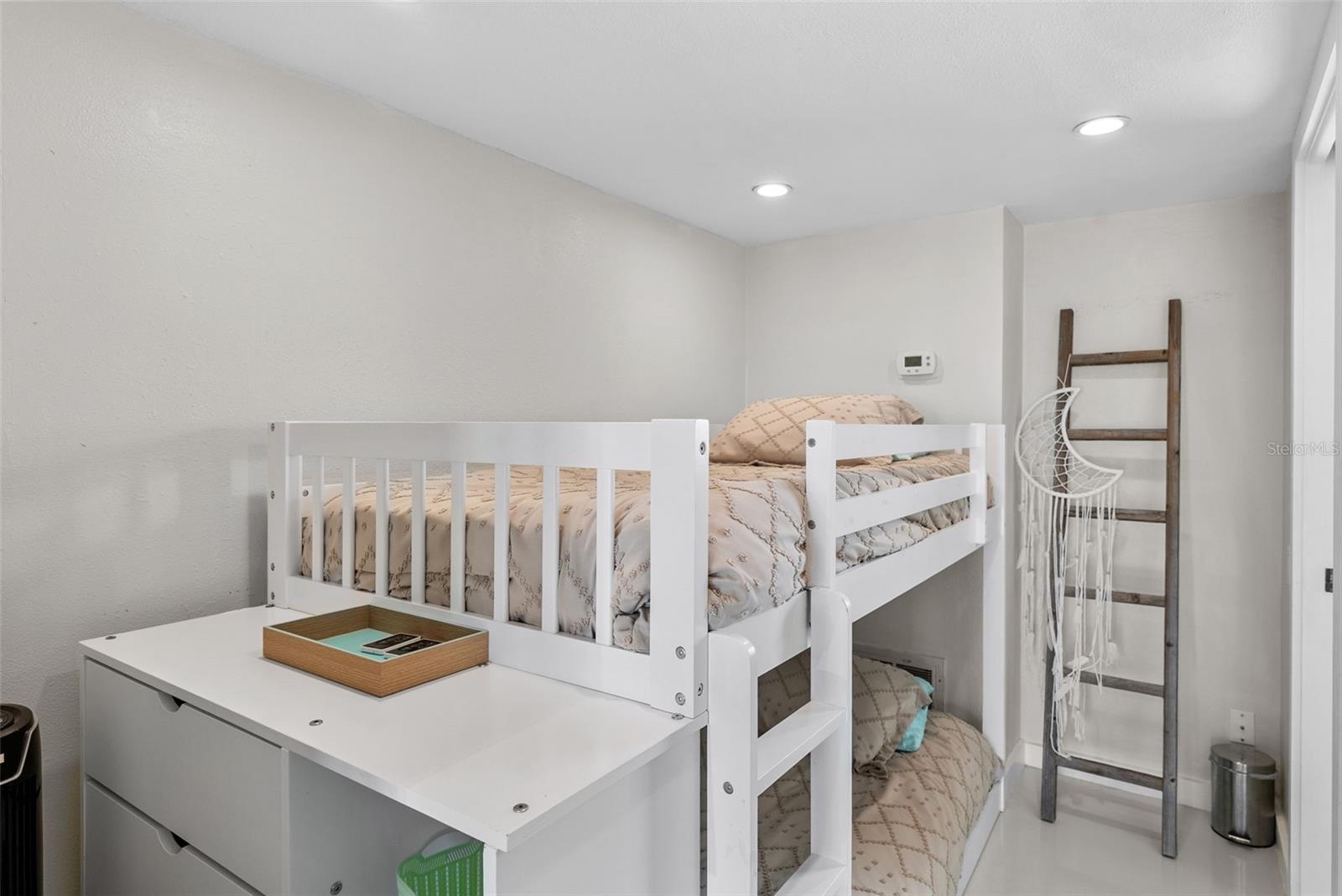 DUNEDIN CAUSEWAY CENTER - Residential