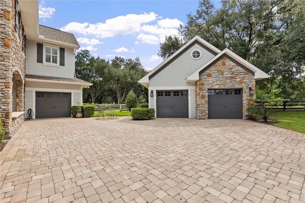Photo of 19601 Eagle Crest Drive, Lutz, FL 33549 (MLS # TB8556527)