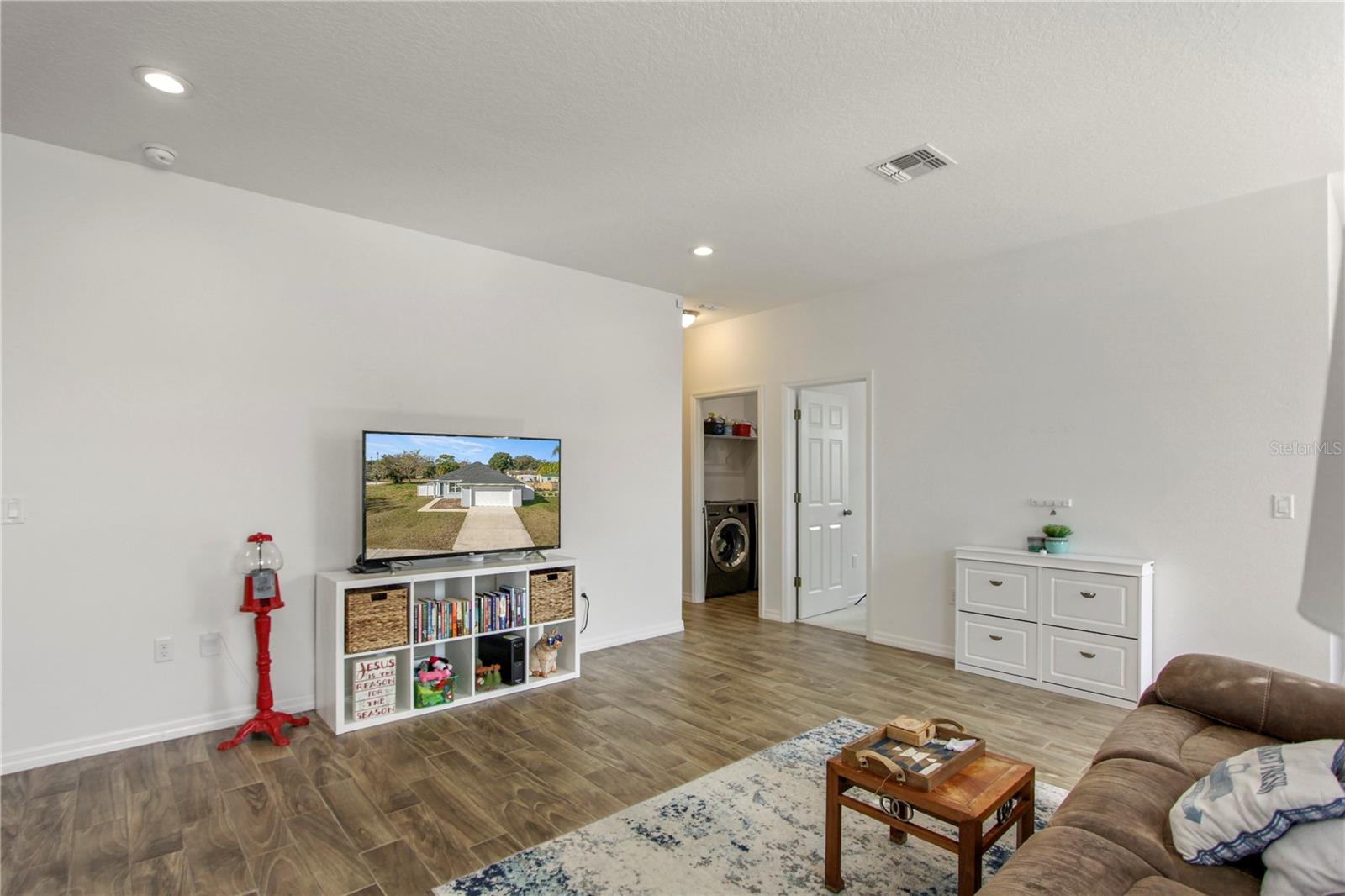 LONE PINES - Residential