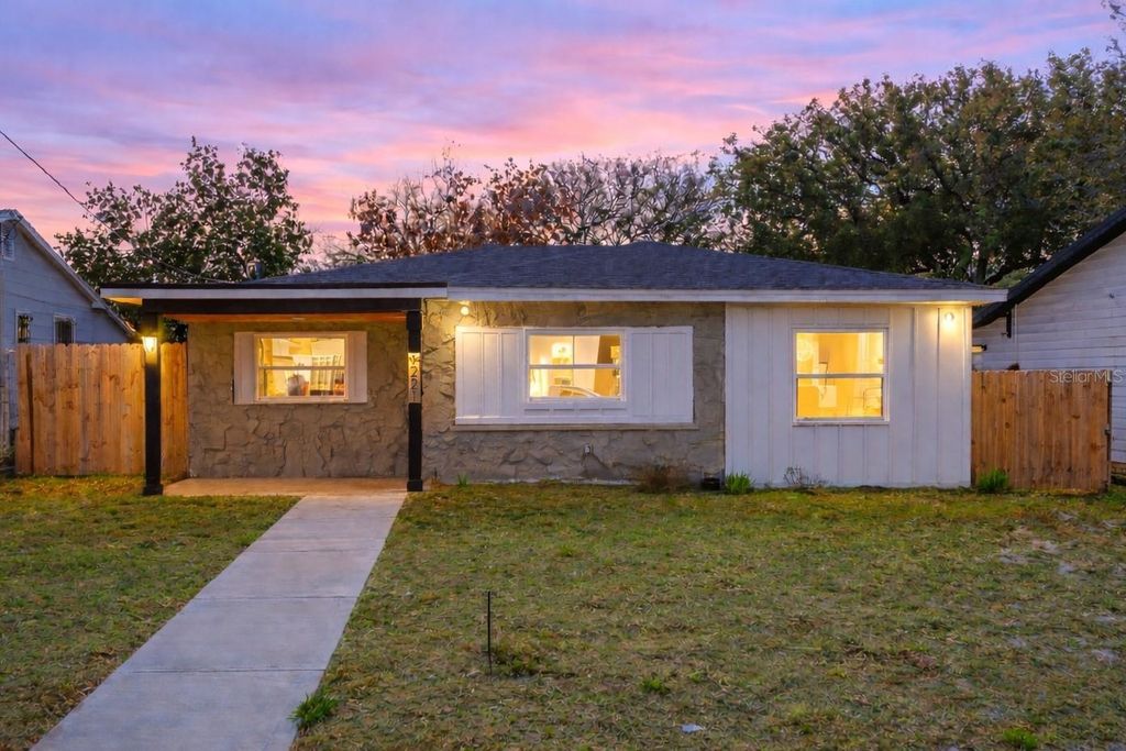 Photo of 1221 E Emma Street, Tampa, FL 33603 (MLS # TB8443586)