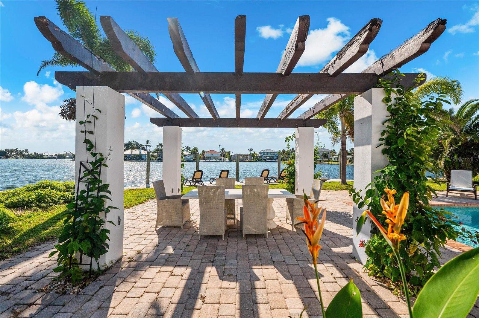 BAY PALMS - Residential