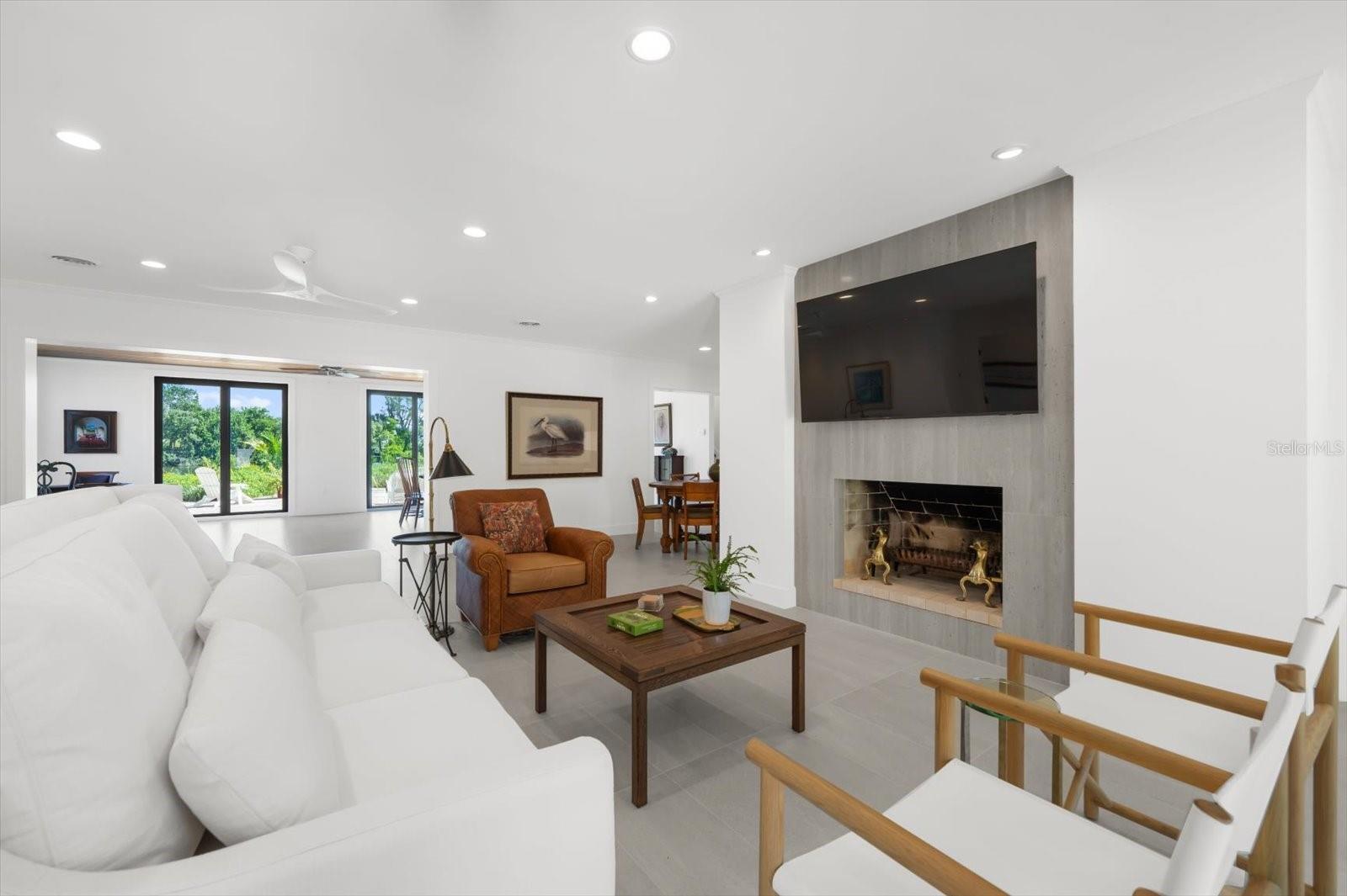 BAY PALMS - Residential