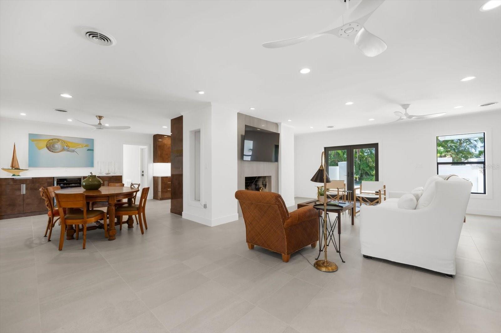 BAY PALMS - Residential