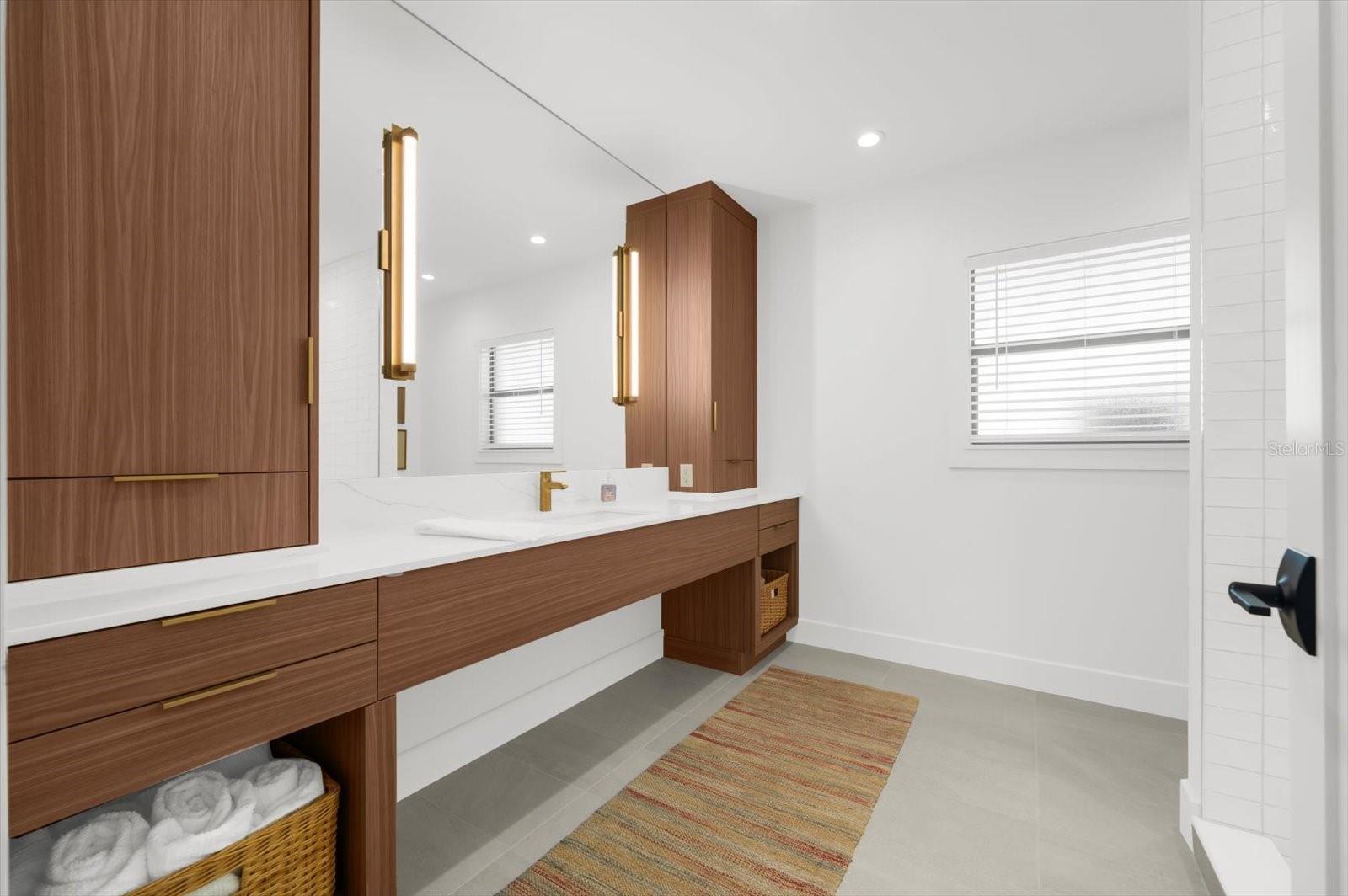 BAY PALMS - Residential