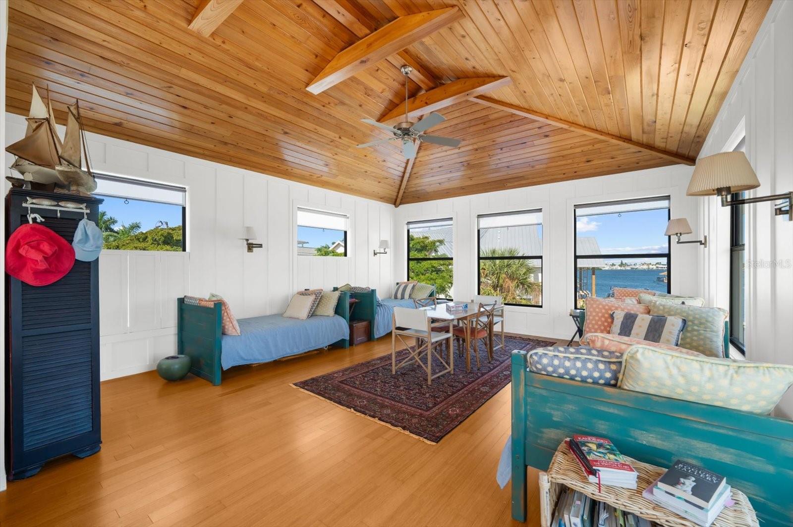 BAY PALMS - Residential