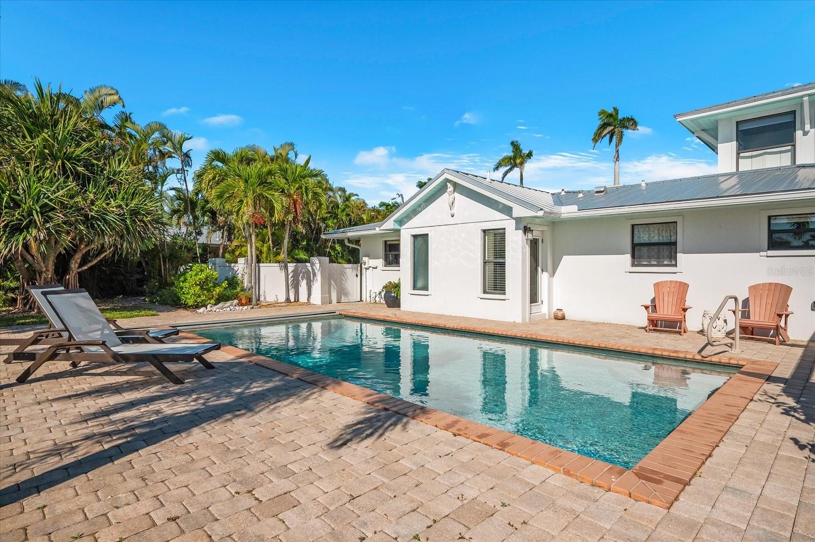 BAY PALMS - Residential