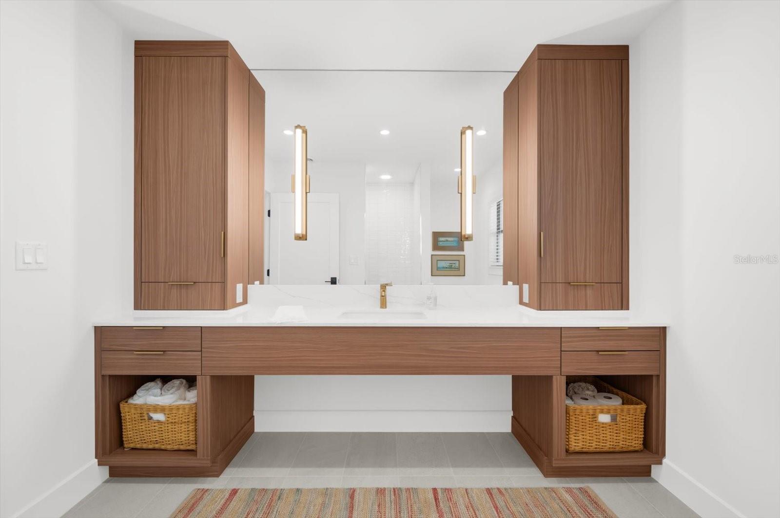 BAY PALMS - Residential