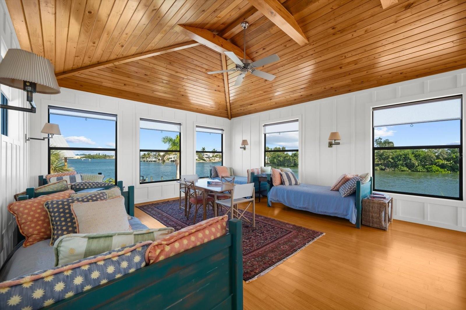 BAY PALMS - Residential