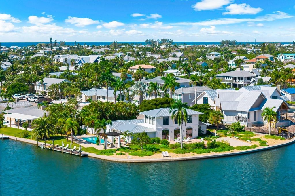 Waterfront Homes for Sale in Holmes Beach 28 Photo of 531 72nd Street, Holmes Beach, FL 34217 (MLS # A4661918)