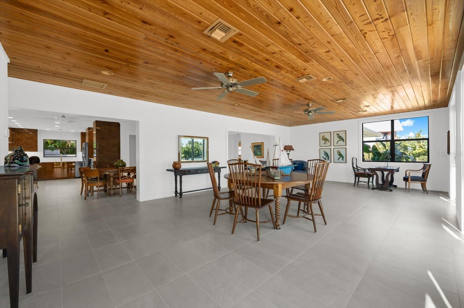 BAY PALMS - Residential