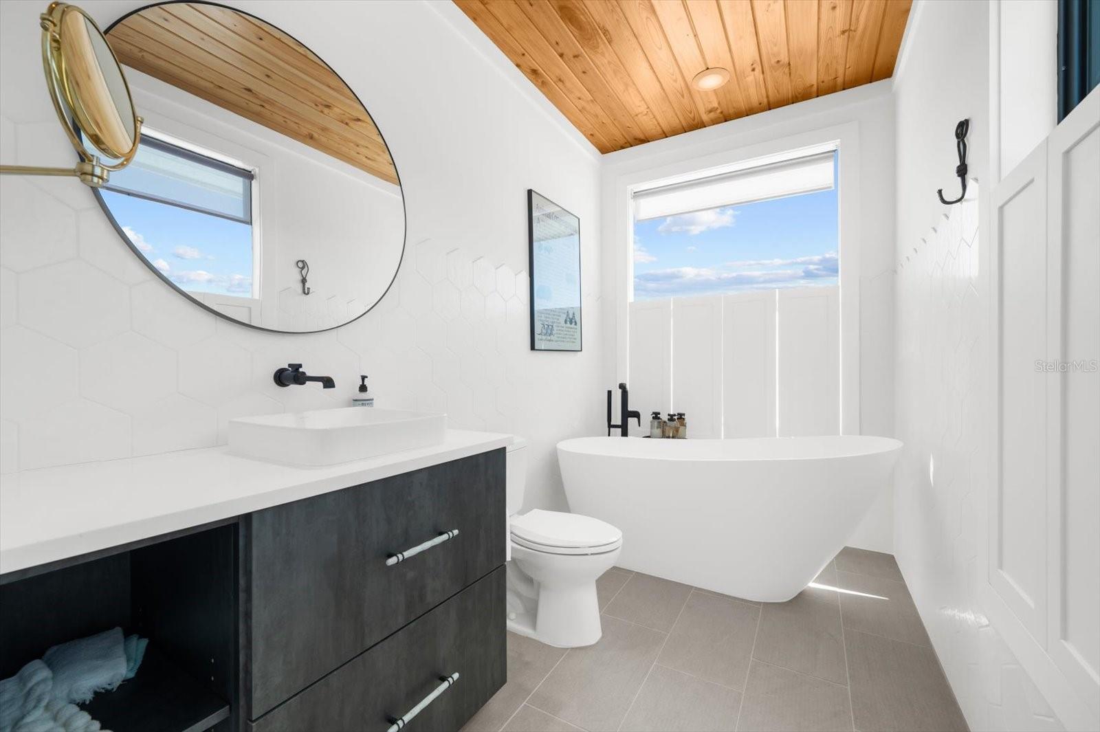 BAY PALMS - Residential