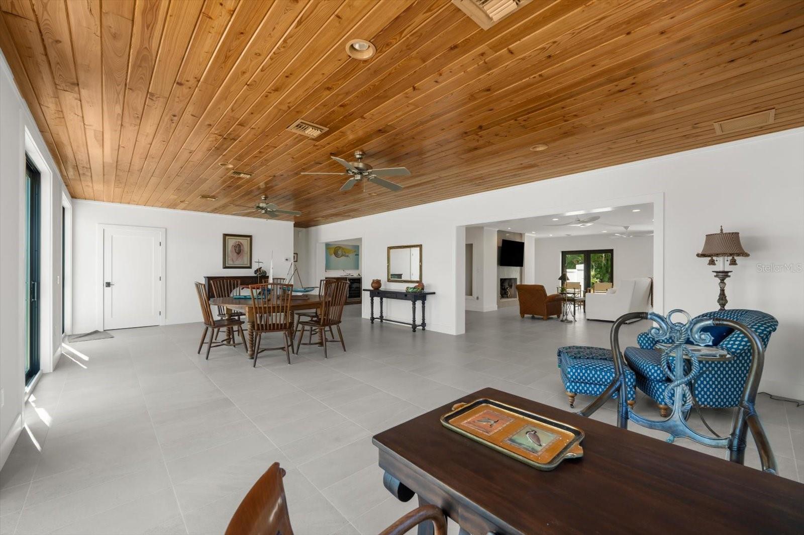 BAY PALMS - Residential