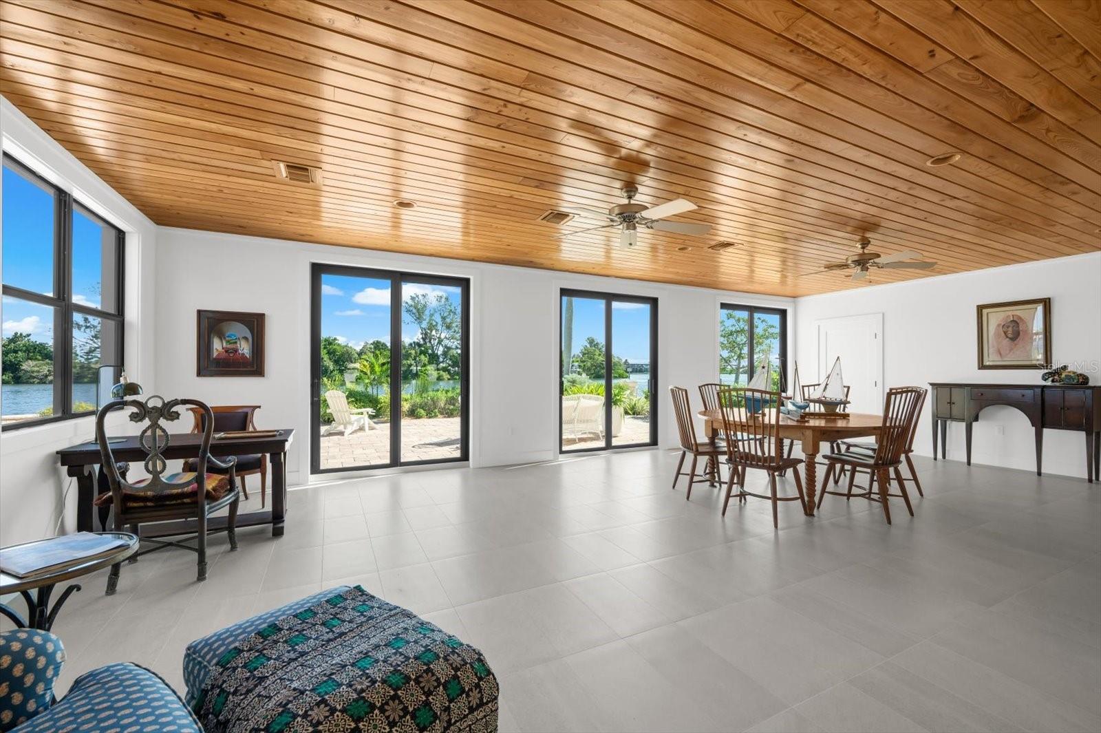 BAY PALMS - Residential