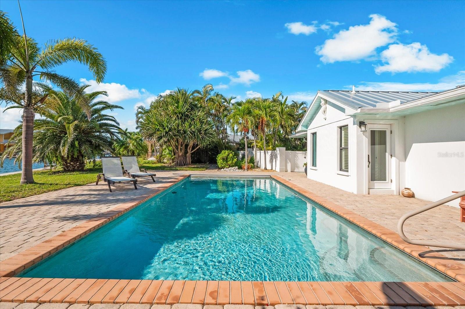 BAY PALMS - Residential