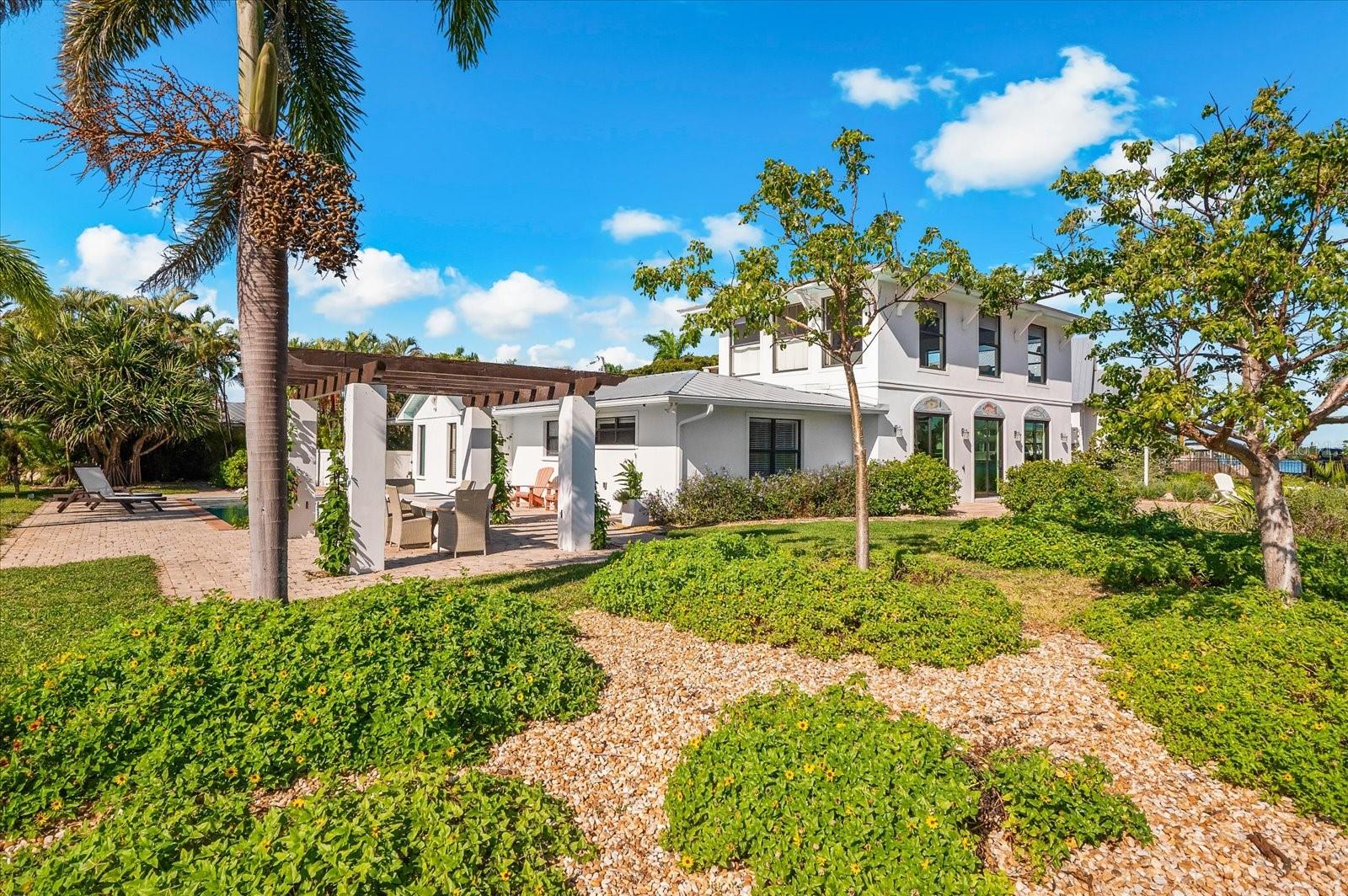 BAY PALMS - Residential