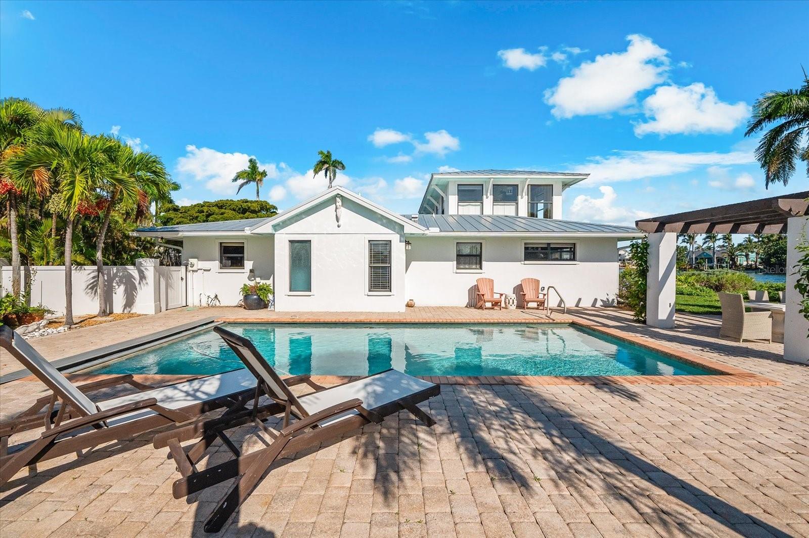 BAY PALMS - Residential