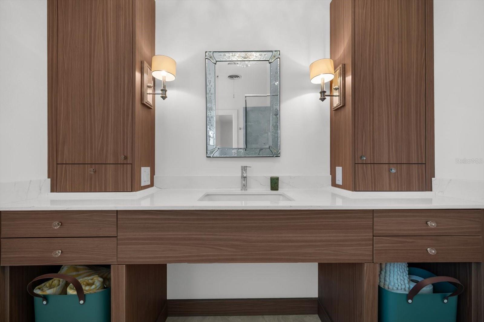 BAY PALMS - Residential