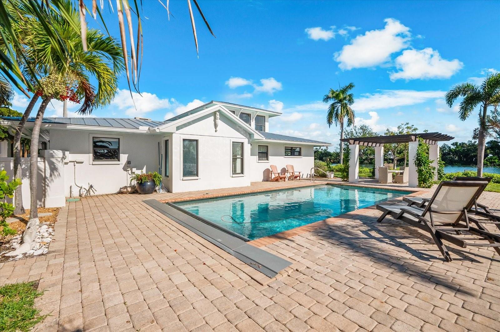 BAY PALMS - Residential