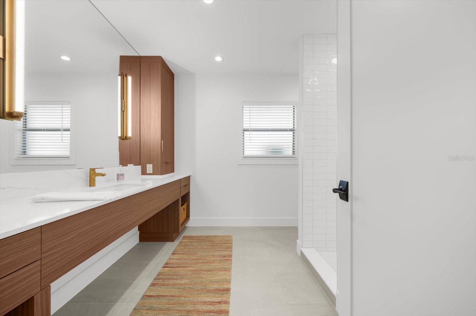 BAY PALMS - Residential