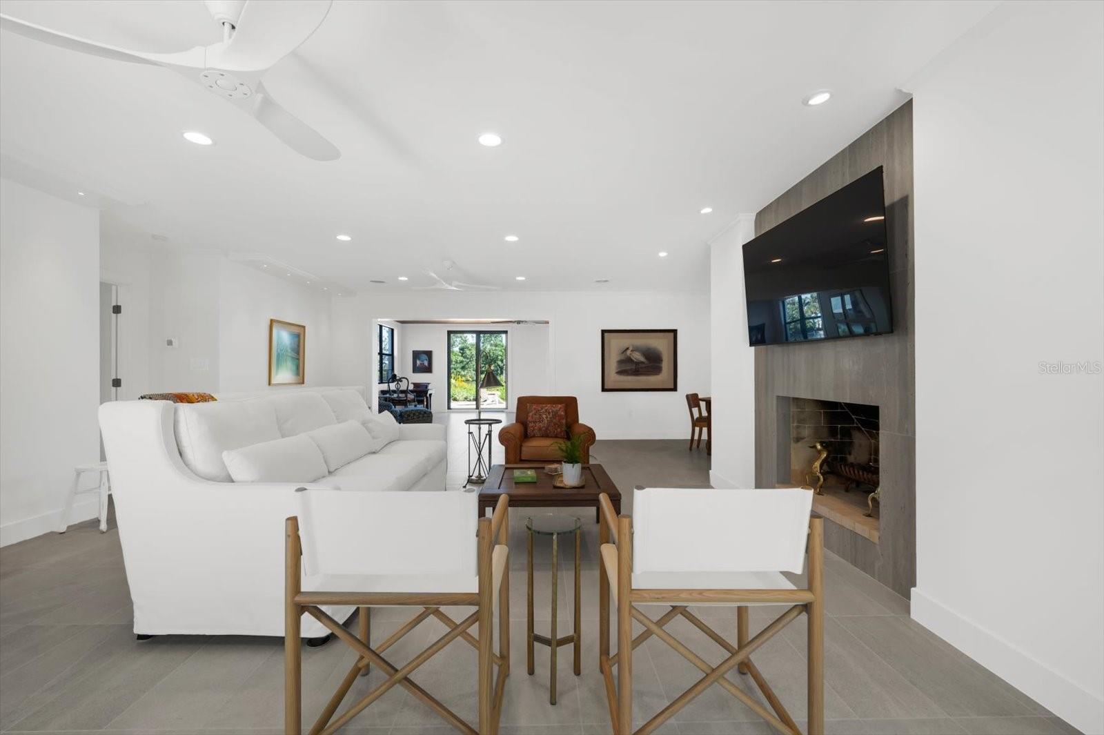 BAY PALMS - Residential