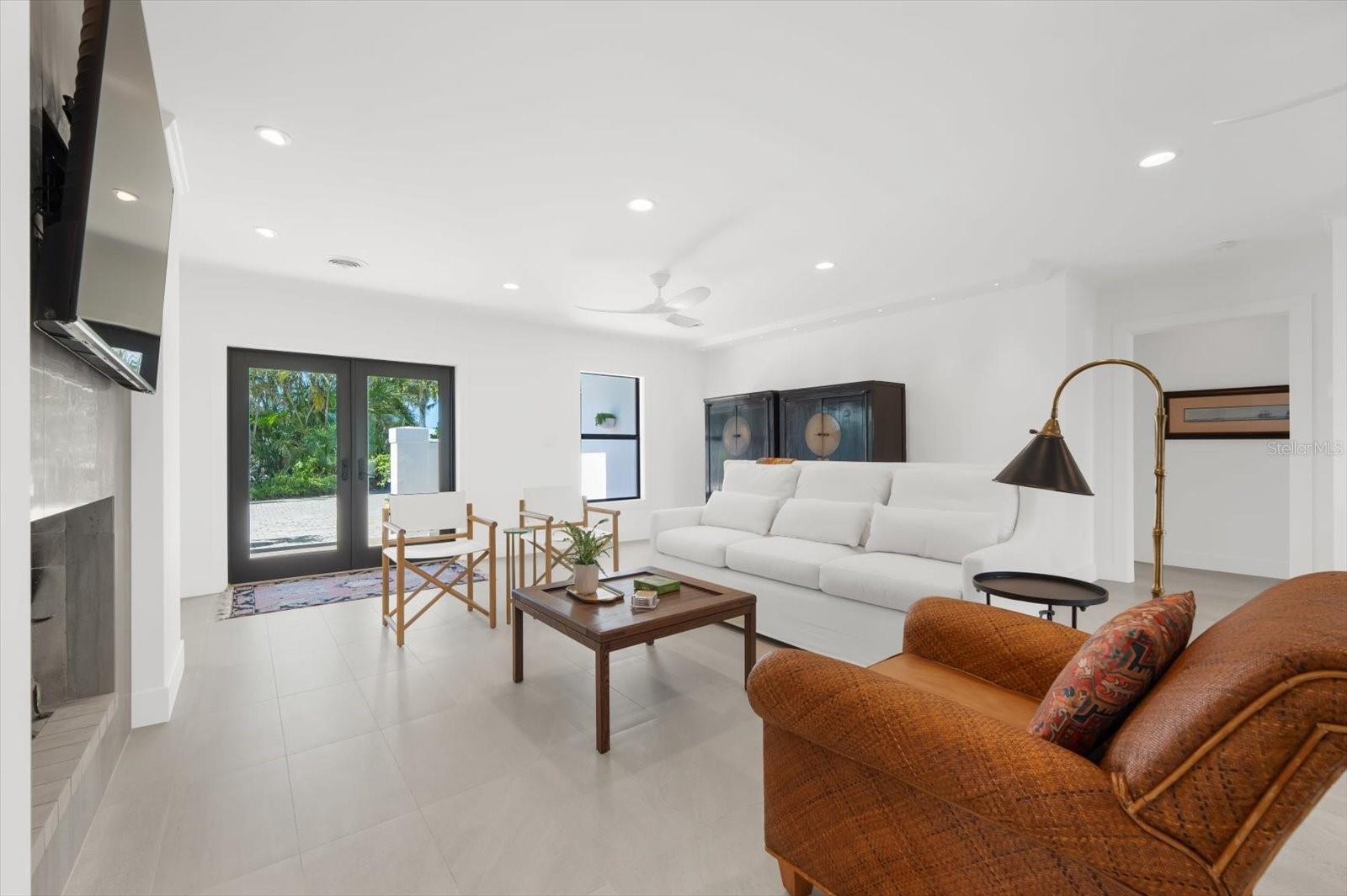 BAY PALMS - Residential